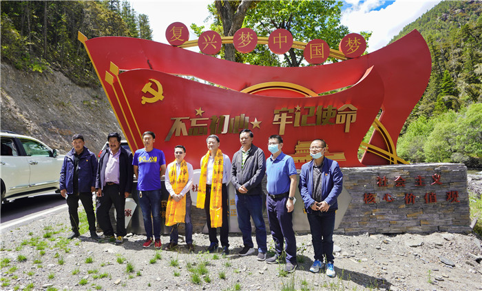 凯时尊龙人生就是博集团党委书记、董事长任丁率队赴麻格同村推进对口帮扶事情