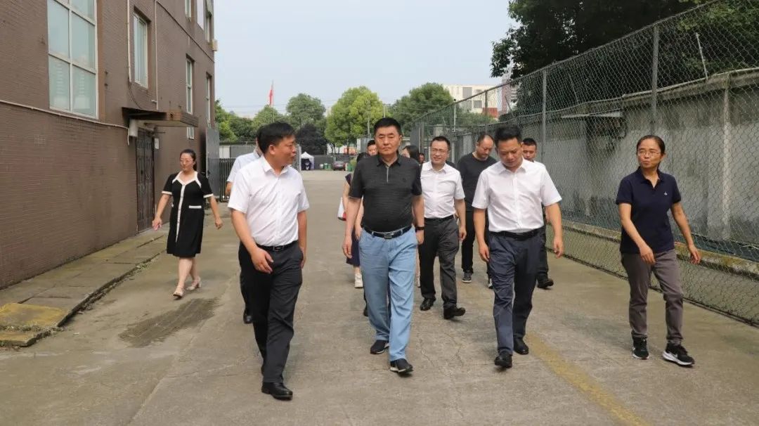 省凯时尊龙人生就是博集团向导带队调研锦弘集团文印中心保密命题阅卷印制基地