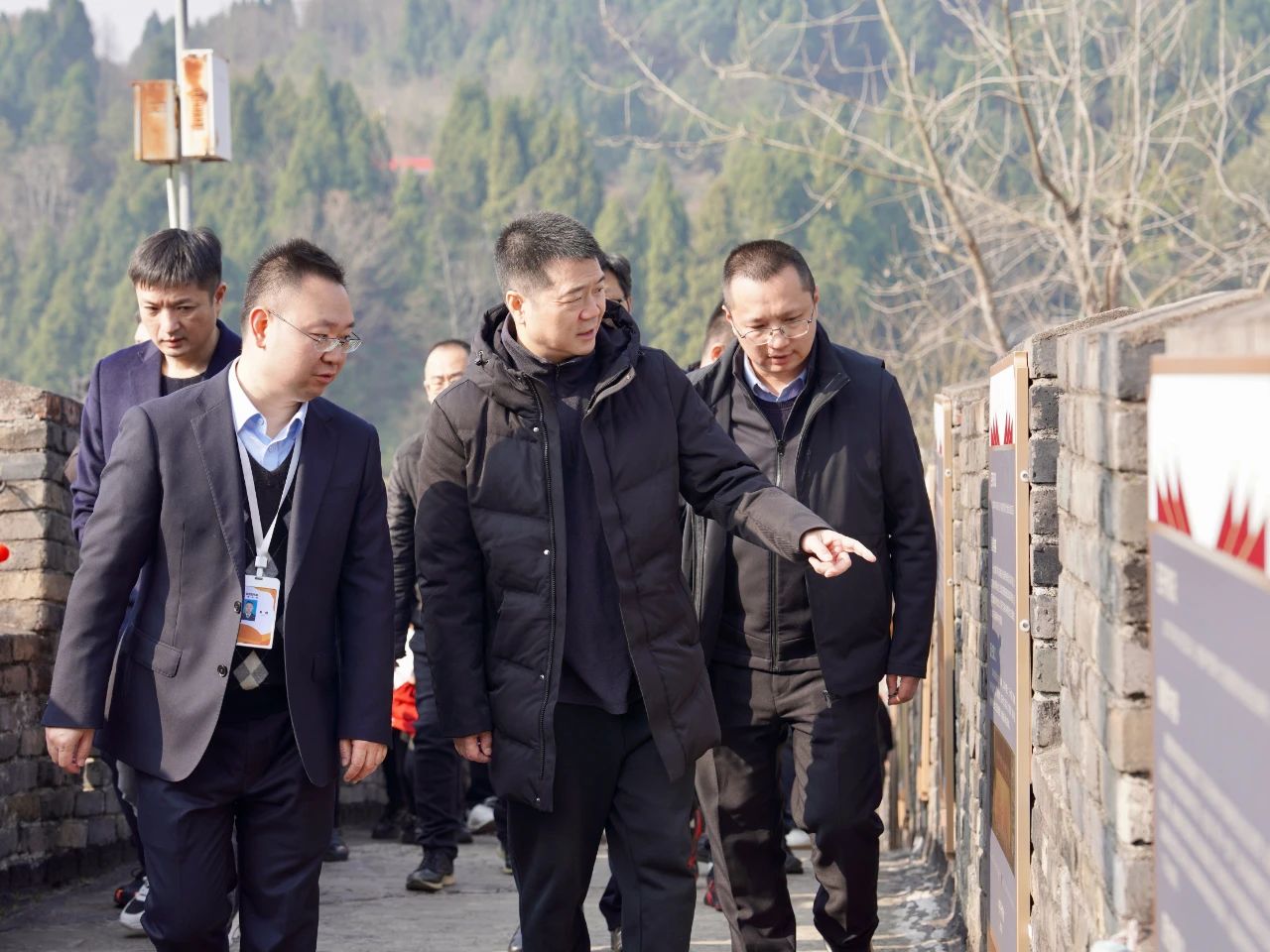 省凯时尊龙人生就是博集团党委书记、董事长游勇检查督导春节清静生产事情并探望慰问坚守岗位的一线干部员工