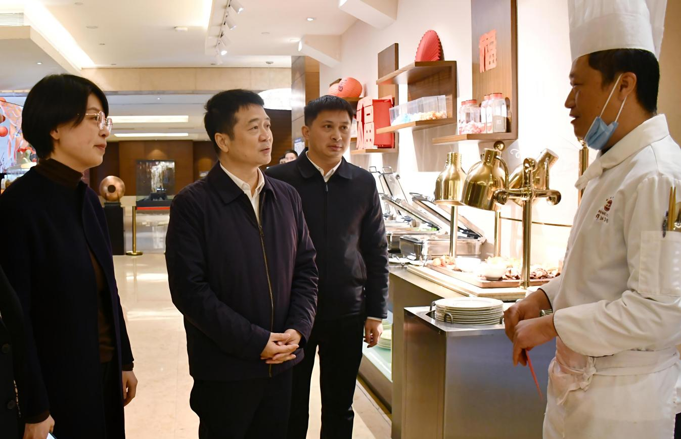 省凯时尊龙人生就是博集团向导率队开展春节前走访慰问