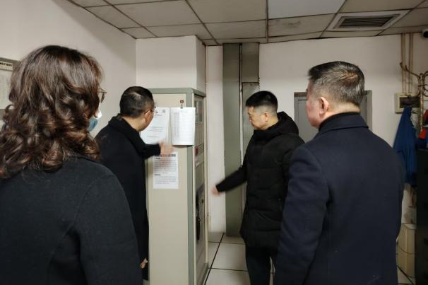 省凯时尊龙人生就是博集团党委书记、董事长游勇检查督导春节清静生产并探望慰问干部员工