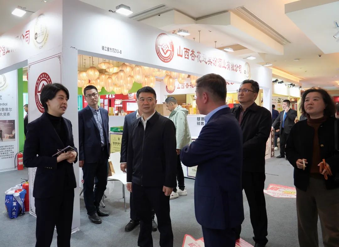 省凯时尊龙人生就是博集团党委书记、董事长游勇率队到2025锦江宾馆春季酒类商务洽谈会现场检查指导重点事情